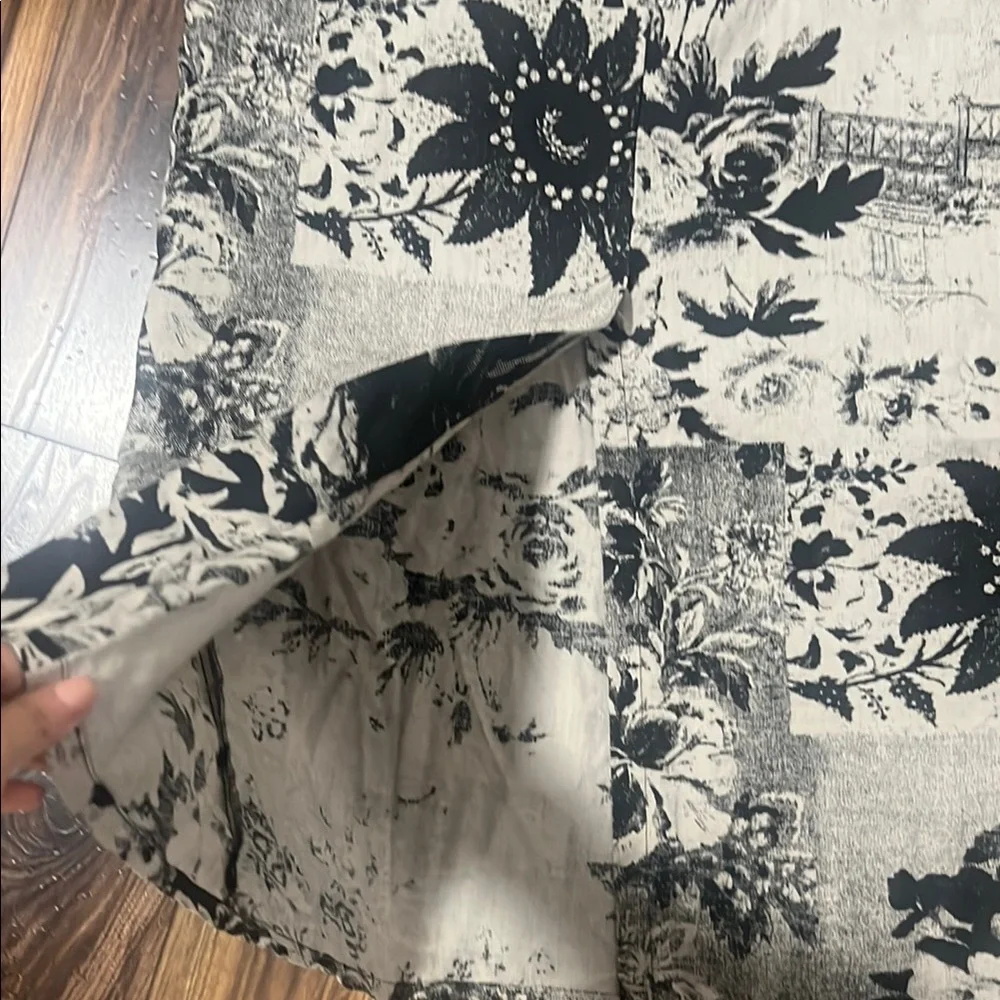 NWOT Linen Floral Black and White Women's Skirt